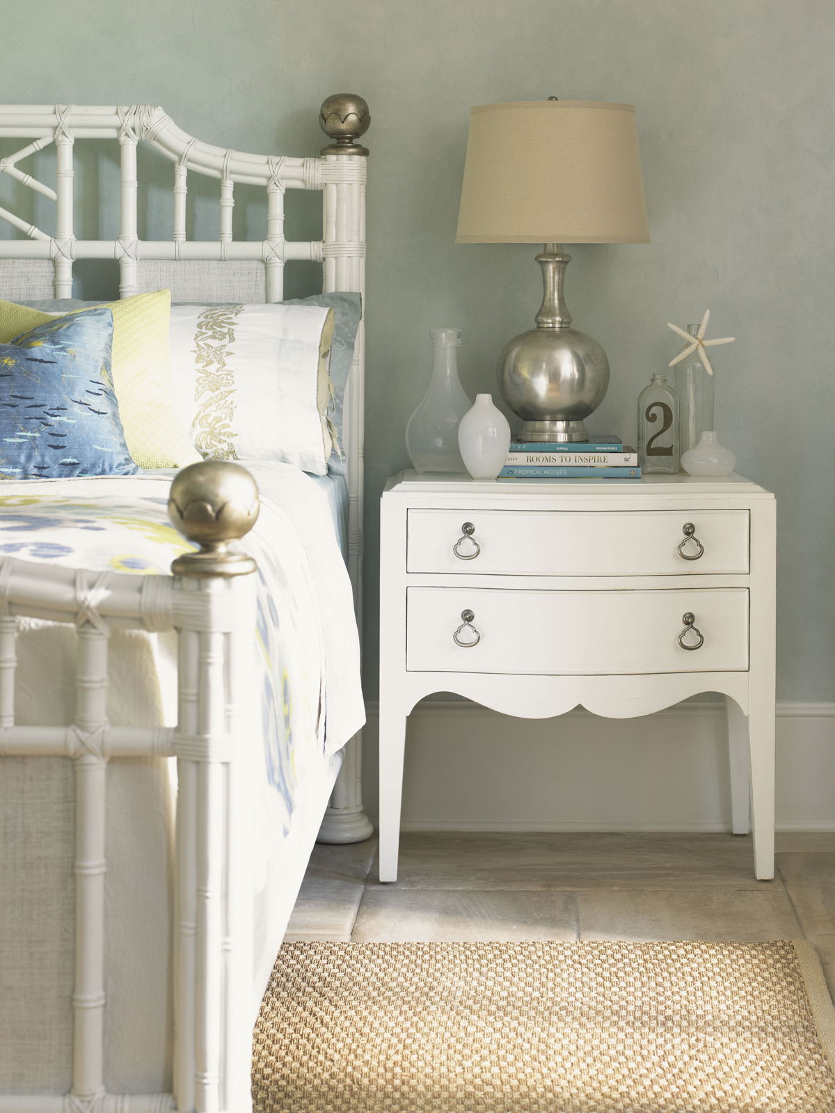 Ivory Key - Martello Night Table - White
