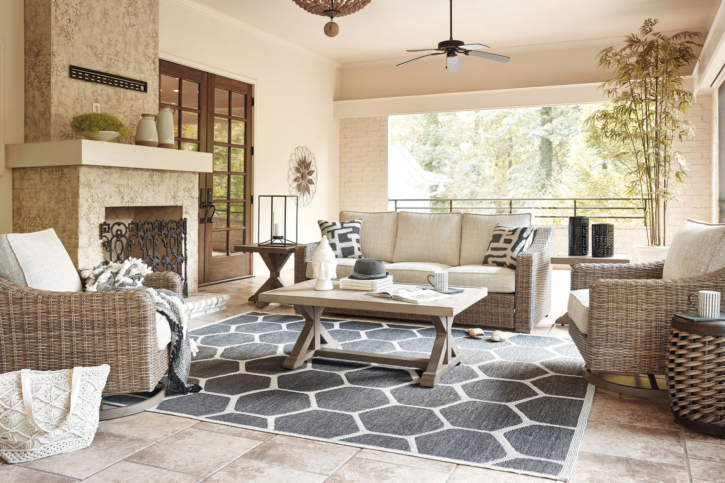Beachcroft - Sofa With Cushion