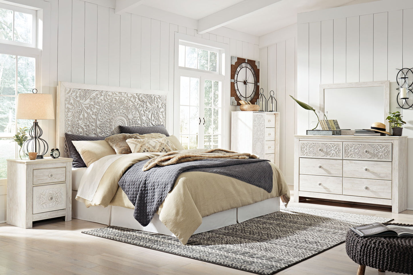 Paxberry - Dresser, Mirror - Medallion Drawer Pulls - Whitewash